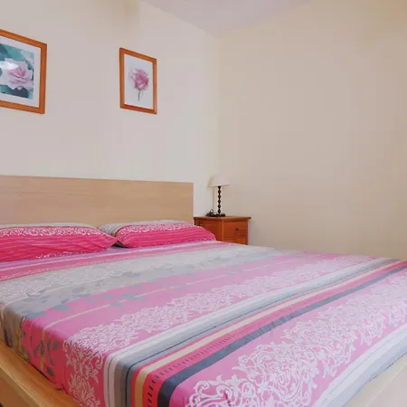 Bungamerica - 2 Bedrooms *